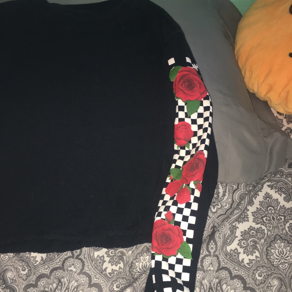 long sleeve cropped shirt, black w/rose checkered